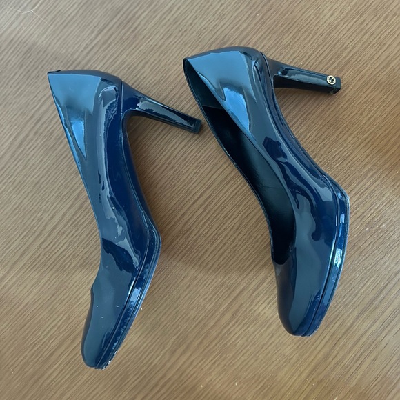 Gucci Patent Leather Round-Toe Pumps - Size 39 - Picture 8 of 12